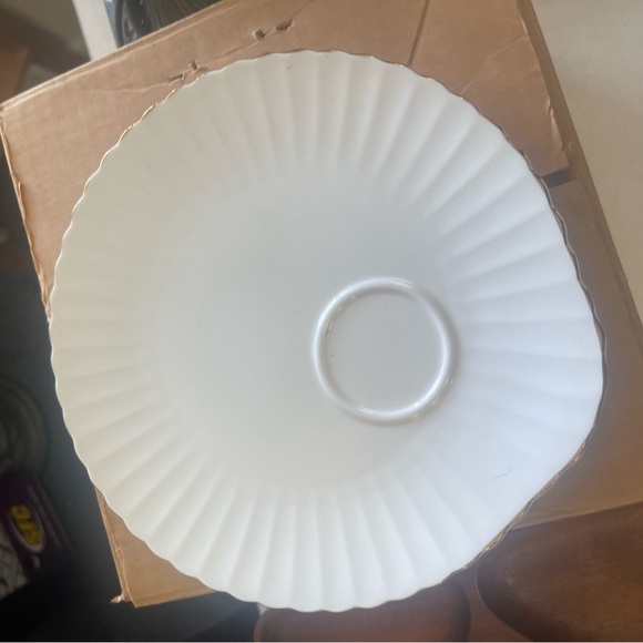 Crown Staffordshire Englishbone china snack set. 8pcs 4 cups and 4 plates - Picture 5 of 6